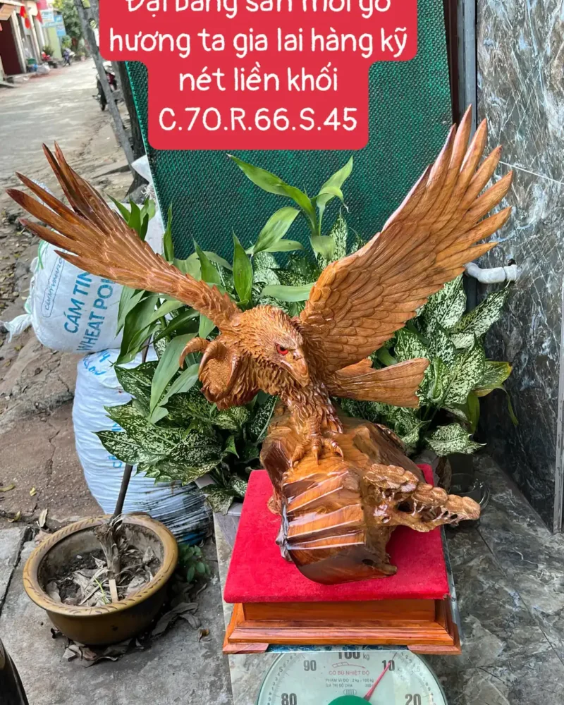 ai-bang-san-G6042-1 Tượng Đại Bàng Săn Mồi Gỗ Hương Ta Hàng Kỹ Nét Liền Khối G6042
