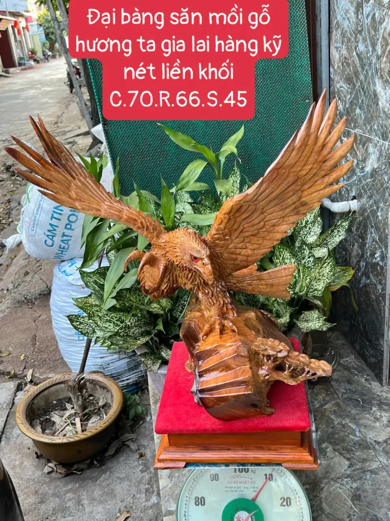 ai-bang-san-G6042-1 Tượng Đại Bàng Săn Mồi Gỗ Hương Ta Hàng Kỹ Nét Liền Khối G6042