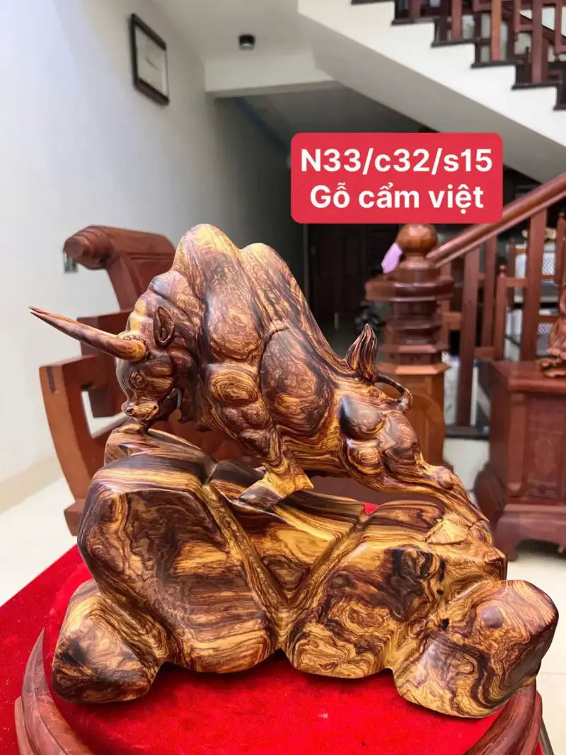 bo-tot-go-cam-viet-G5045-1_Bò Tót Gỗ Cẩm Việt Vân Chun Sụn Giá 3.400 Triệu Kích Thước Cao 32cm, Ngang 33cm, Sâu 15cm Tượng Bò Tót Gỗ Cẩm Việt Vân Chun Sụn Liền Khối G5045