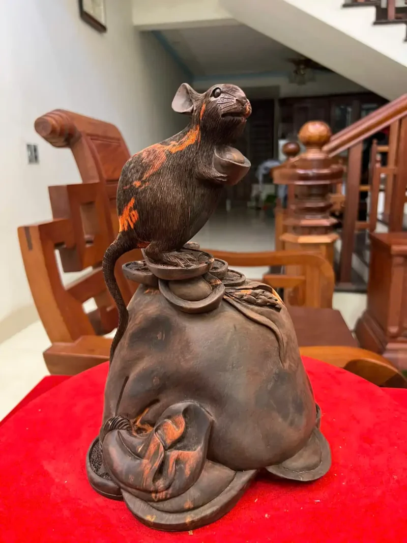 chuot-be-vang-G5982-2 Tượng Chuột Bê Vàng Gỗ Trắc Đen Liền Khối Mộc Đẹp Có Sơn G5982