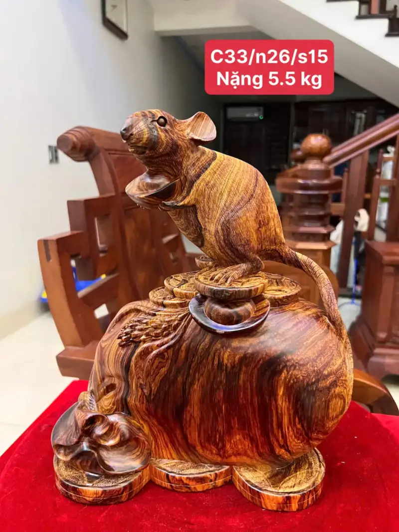 chuot-ung-bao-tien-go-cam-viet-G5103-1_Chuột Đứng Bao Tiền Gỗ Cẩm Việt Vân Víp Liền Khối Giá 3tr Kích Thước Cao 33cm, Ngang 26cm, Sâu 15cm Tượng Chuột Đứng Bao Tiền Gỗ Cẩm Việt Vân Víp Liền Khối G5103