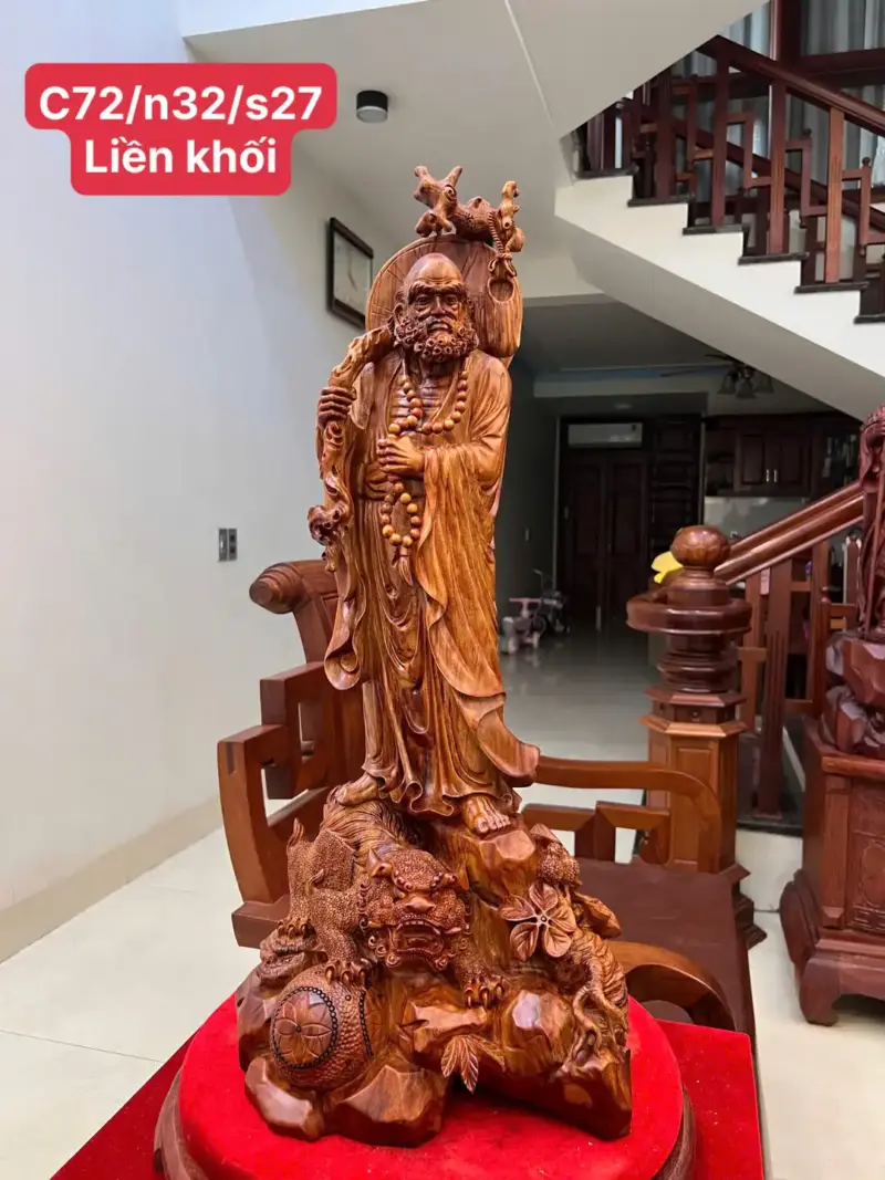 cu-at-ma-ung-nge-go-sua-bac-G5091-1_Cụ Đạt Ma Đứng Ngê Gỗ Sưa Bắc Liền Khối Đục Đẹp Kỹ Sắc Nét Giá 11.300 Triệu Kích Thước Cao 72cm, Ngang 32cm, Sâu 27cm Tượng Cụ Đạt Ma Đứng Nghê Gỗ Sưa Bắc Liền Khối Đục Đẹp Kỹ Sắc Nét G5091