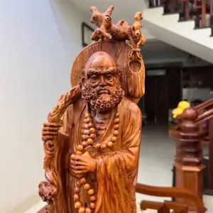 cu-at-ma-ung-nge-go-sua-bac-G5091-3_Cụ Đạt Ma Đứng Ngê Gỗ Sưa Bắc Liền Khối Đục Đẹp Kỹ Sắc Nét Giá 11.300 Triệu Kích Thước Cao 72cm, Ngang 32cm, Sâu 27cm Tượng Cụ Đạt Ma Đứng Nghê Gỗ Sưa Bắc Liền Khối Đục Đẹp Kỹ Sắc Nét G5091