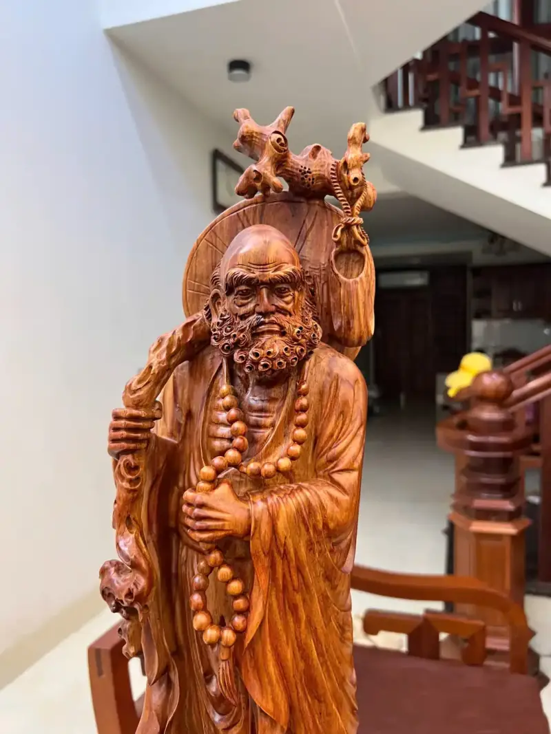 cu-at-ma-ung-nge-go-sua-bac-G5091-3_Cụ Đạt Ma Đứng Ngê Gỗ Sưa Bắc Liền Khối Đục Đẹp Kỹ Sắc Nét Giá 11.300 Triệu Kích Thước Cao 72cm, Ngang 32cm, Sâu 27cm Tượng Cụ Đạt Ma Đứng Nghê Gỗ Sưa Bắc Liền Khối Đục Đẹp Kỹ Sắc Nét G5091