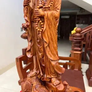 cu-at-ma-ung-nge-go-sua-bac-G5091-4_Cụ Đạt Ma Đứng Ngê Gỗ Sưa Bắc Liền Khối Đục Đẹp Kỹ Sắc Nét Giá 11.300 Triệu Kích Thước Cao 72cm, Ngang 32cm, Sâu 27cm Tượng Cụ Đạt Ma Đứng Nghê Gỗ Sưa Bắc Liền Khối Đục Đẹp Kỹ Sắc Nét G5091