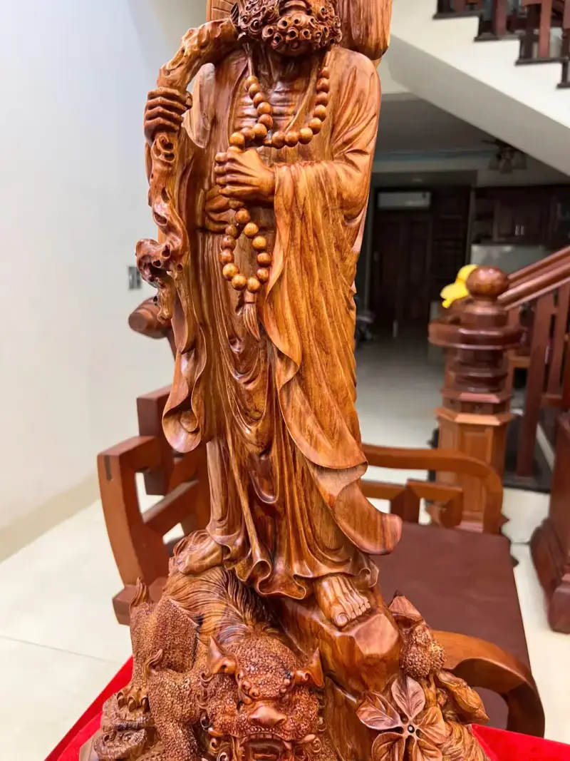 cu-at-ma-ung-nge-go-sua-bac-G5091-4_Cụ Đạt Ma Đứng Ngê Gỗ Sưa Bắc Liền Khối Đục Đẹp Kỹ Sắc Nét Giá 11.300 Triệu Kích Thước Cao 72cm, Ngang 32cm, Sâu 27cm Tượng Cụ Đạt Ma Đứng Nghê Gỗ Sưa Bắc Liền Khối Đục Đẹp Kỹ Sắc Nét G5091