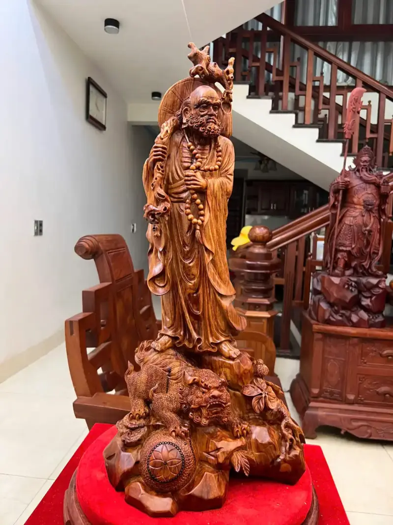 cu-at-ma-ung-nge-go-sua-bac-G5091-7_Cụ Đạt Ma Đứng Ngê Gỗ Sưa Bắc Liền Khối Đục Đẹp Kỹ Sắc Nét Giá 11.300 Triệu Kích Thước Cao 72cm, Ngang 32cm, Sâu 27cm Tượng Cụ Đạt Ma Đứng Nghê Gỗ Sưa Bắc Liền Khối Đục Đẹp Kỹ Sắc Nét G5091