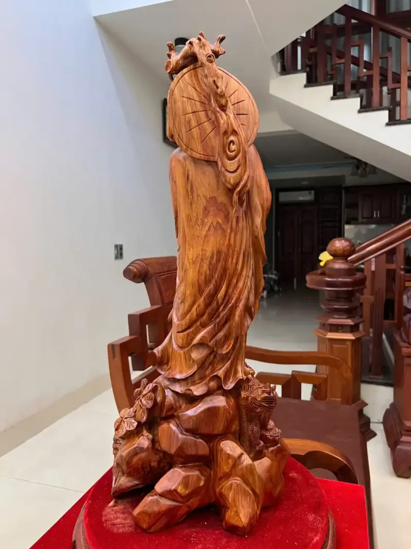 cu-at-ma-ung-nge-go-sua-bac-G5091-8_Cụ Đạt Ma Đứng Ngê Gỗ Sưa Bắc Liền Khối Đục Đẹp Kỹ Sắc Nét Giá 11.300 Triệu Kích Thước Cao 72cm, Ngang 32cm, Sâu 27cm Tượng Cụ Đạt Ma Đứng Nghê Gỗ Sưa Bắc Liền Khối Đục Đẹp Kỹ Sắc Nét G5091