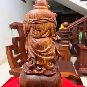 di-lac-chuc-phuc-go-sua-bac-G5058-3_Di Lặc Chúc Phúc Gỗ Sưa Bắc Liền Khối Giá 4.300 Triệu Kích Thước Cao 41cm, Ngang 18cm, Sâu 15cm Tượng Di Lặc Chúc Phúc Gỗ Sưa Bắc Liền Khối G5058