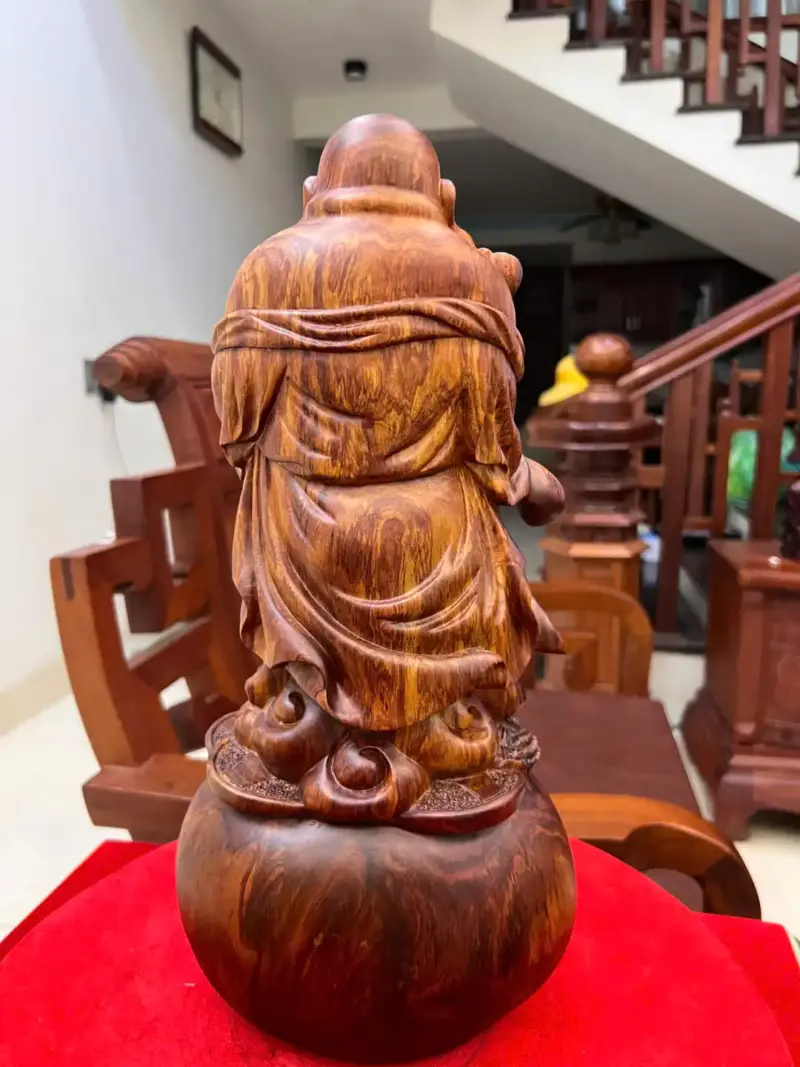 di-lac-chuc-phuc-go-sua-bac-G5058-3_Di Lặc Chúc Phúc Gỗ Sưa Bắc Liền Khối Giá 4.300 Triệu Kích Thước Cao 41cm, Ngang 18cm, Sâu 15cm Tượng Di Lặc Chúc Phúc Gỗ Sưa Bắc Liền Khối G5058