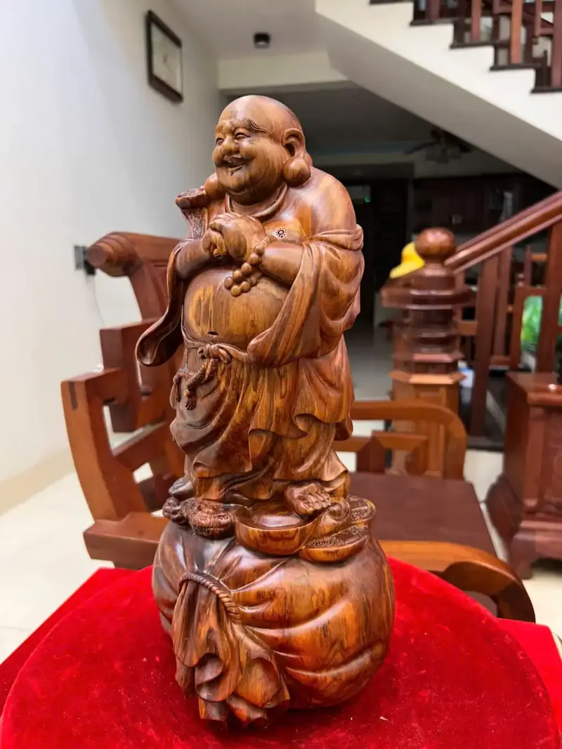 di-lac-chuc-phuc-go-sua-bac-G5058-4_Di Lặc Chúc Phúc Gỗ Sưa Bắc Liền Khối Giá 4.300 Triệu Kích Thước Cao 41cm, Ngang 18cm, Sâu 15cm Tượng Di Lặc Chúc Phúc Gỗ Sưa Bắc Liền Khối G5058
