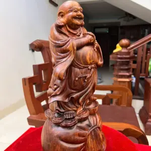 di-lac-chuc-phuc-go-sua-bac-G5058-5_Di Lặc Chúc Phúc Gỗ Sưa Bắc Liền Khối Giá 4.300 Triệu Kích Thước Cao 41cm, Ngang 18cm, Sâu 15cm Tượng Di Lặc Chúc Phúc Gỗ Sưa Bắc Liền Khối G5058