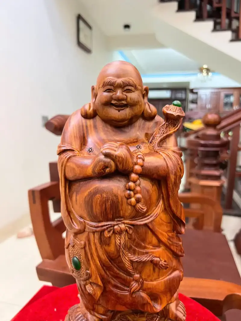 di-lac-chuc-phuc-go-sua-bac-G5129-3_1_Di Lặc Chúc Phúc Gỗ Sưa Bắc Liền Đẹp Giá 4 Tr Kích Thước Cao 40cm, Ngang 14cm, Sâu 12cm Tượng Di Lặc Chúc Phúc Gỗ Sưa Bắc Liền Đẹp G5129