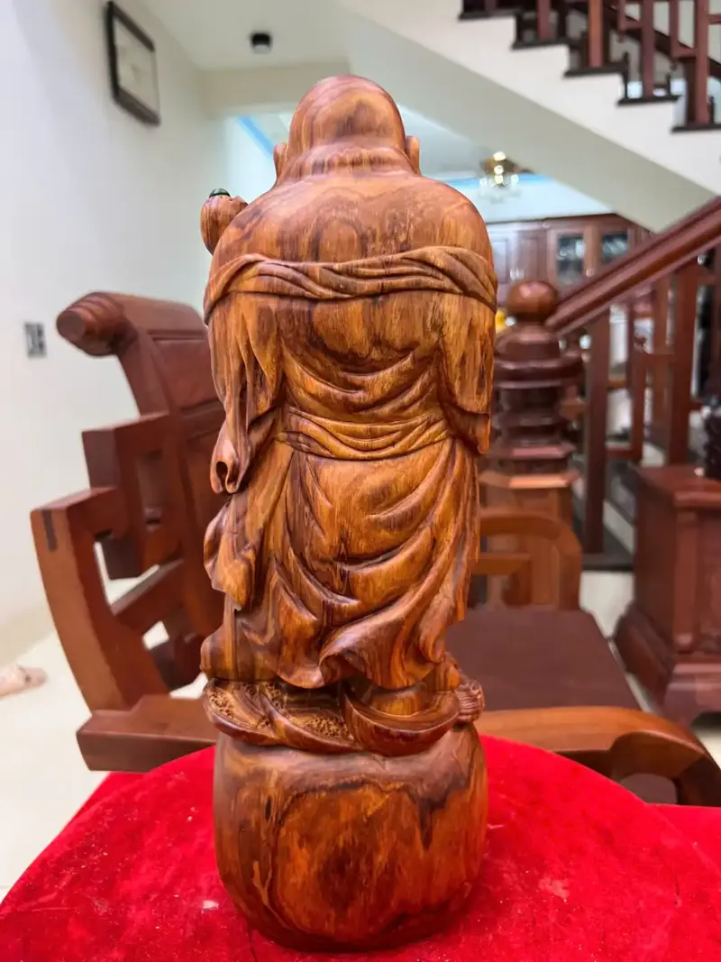 di-lac-chuc-phuc-go-sua-bac-G5129-5_1_Di Lặc Chúc Phúc Gỗ Sưa Bắc Liền Đẹp Giá 4 Tr Kích Thước Cao 40cm, Ngang 14cm, Sâu 12cm Tượng Di Lặc Chúc Phúc Gỗ Sưa Bắc Liền Đẹp G5129