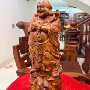 di-lac-chuc-phuc-go-sua-bac-G5129-6_1_Di Lặc Chúc Phúc Gỗ Sưa Bắc Liền Đẹp Giá 4 Tr Kích Thước Cao 40cm, Ngang 14cm, Sâu 12cm Tượng Di Lặc Chúc Phúc Gỗ Sưa Bắc Liền Đẹp G5129