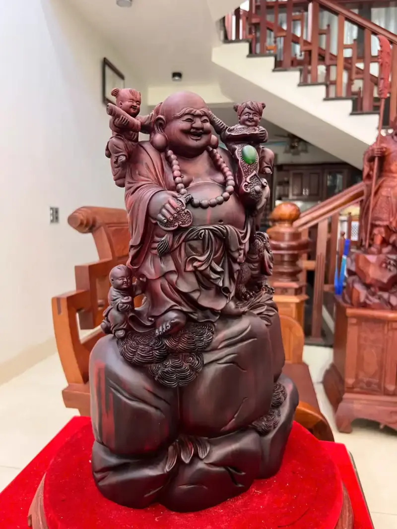 di-lac-tam-phuc-thuan-nghe-go-tu-an-G5116-4_Di Lặc Tam Phúc Thuần Nghê Gỗ Tử Đàn Liền Khối Đục Kỹ Đẹp Giá 6.500 Triệu Kích Thước Cao 50cm, Ngang 30cm, Sâu 15cm Tượng Di Lặc Tam Phúc Thuần Nghê Gỗ Tử Đàn Liền Khối Đục Kỹ Đẹp G5116