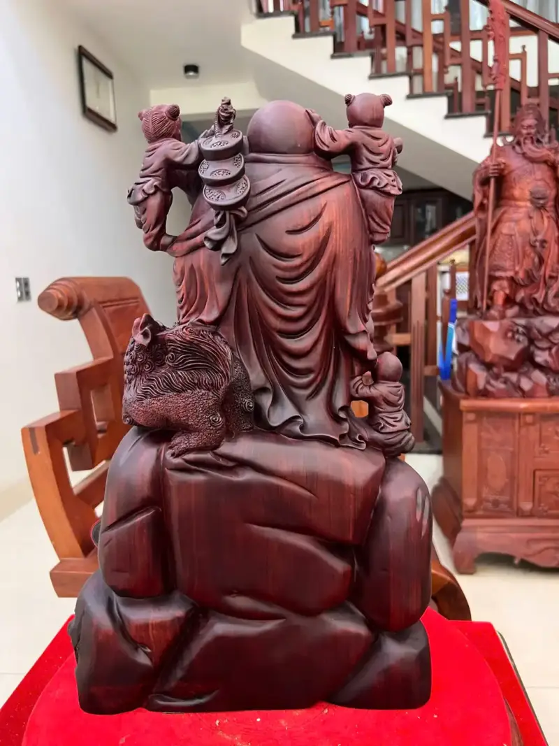 di-lac-tam-phuc-thuan-nghe-go-tu-an-G5116-7_Di Lặc Tam Phúc Thuần Nghê Gỗ Tử Đàn Liền Khối Đục Kỹ Đẹp Giá 6.500 Triệu Kích Thước Cao 50cm, Ngang 30cm, Sâu 15cm Tượng Di Lặc Tam Phúc Thuần Nghê Gỗ Tử Đàn Liền Khối Đục Kỹ Đẹp G5116