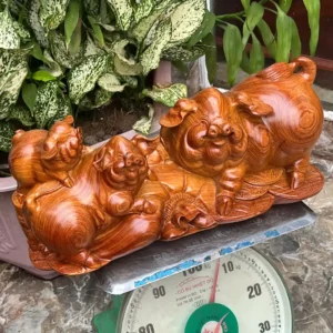 gia-inh-heo-G6063-3 Tượng Gia Đình Heo Gỗ Hương Ta Hàng Kỹ Nét Liền Khối G6063