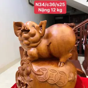 heo-nam-bao-tien-go-ngoc-am-G5073-1_Heo Nằm Bao Tiền Gỗ Ngọc Am Liền Khối Giá 3.300 Triệu Kích Thước Cao 36cm, Ngang 34cm, Sâu 25cm Tượng Heo Nằm Bao Tiền Gỗ Ngọc Am Liền Khối G5073