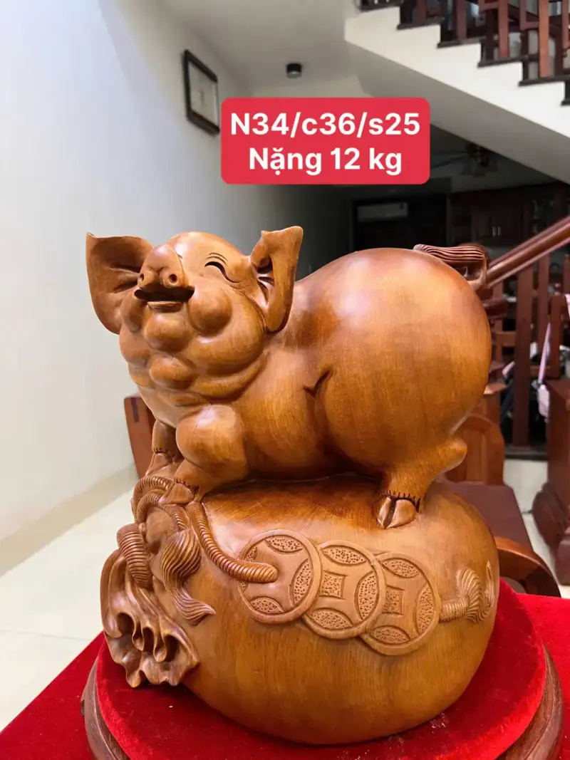 heo-nam-bao-tien-go-ngoc-am-G5073-1_Heo Nằm Bao Tiền Gỗ Ngọc Am Liền Khối Giá 3.300 Triệu Kích Thước Cao 36cm, Ngang 34cm, Sâu 25cm Tượng Heo Nằm Bao Tiền Gỗ Ngọc Am Liền Khối G5073