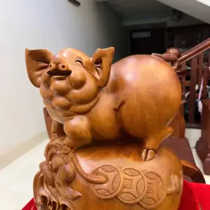 heo-nam-bao-tien-go-ngoc-am-G5073-2_Heo Nằm Bao Tiền Gỗ Ngọc Am Liền Khối Giá 3.300 Triệu Kích Thước Cao 36cm, Ngang 34cm, Sâu 25cm Tượng Heo Nằm Bao Tiền Gỗ Ngọc Am Liền Khối G5073