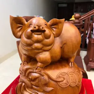 heo-nam-bao-tien-go-ngoc-am-G5073-5_Heo Nằm Bao Tiền Gỗ Ngọc Am Liền Khối Giá 3.300 Triệu Kích Thước Cao 36cm, Ngang 34cm, Sâu 25cm Tượng Heo Nằm Bao Tiền Gỗ Ngọc Am Liền Khối G5073