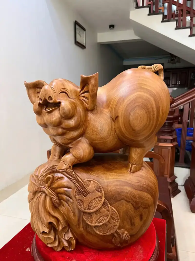 heo-ung-bao-G5105-2_Heo Đứng Bao Tiền To Đẹp Nặng Liền Khối Giá 6.200 Triệu Kích Thước Cao 52cm, Ngang 43cm, Sâu 27cm Tượng Heo Đứng Bao Tiền To Đẹp Nặng Liền Khối G5105