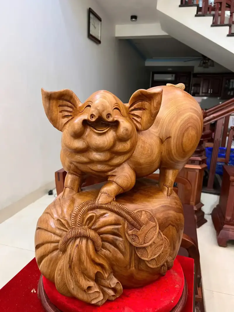 heo-ung-bao-G5105-3_Heo Đứng Bao Tiền To Đẹp Nặng Liền Khối Giá 6.200 Triệu Kích Thước Cao 52cm, Ngang 43cm, Sâu 27cm Tượng Heo Đứng Bao Tiền To Đẹp Nặng Liền Khối G5105