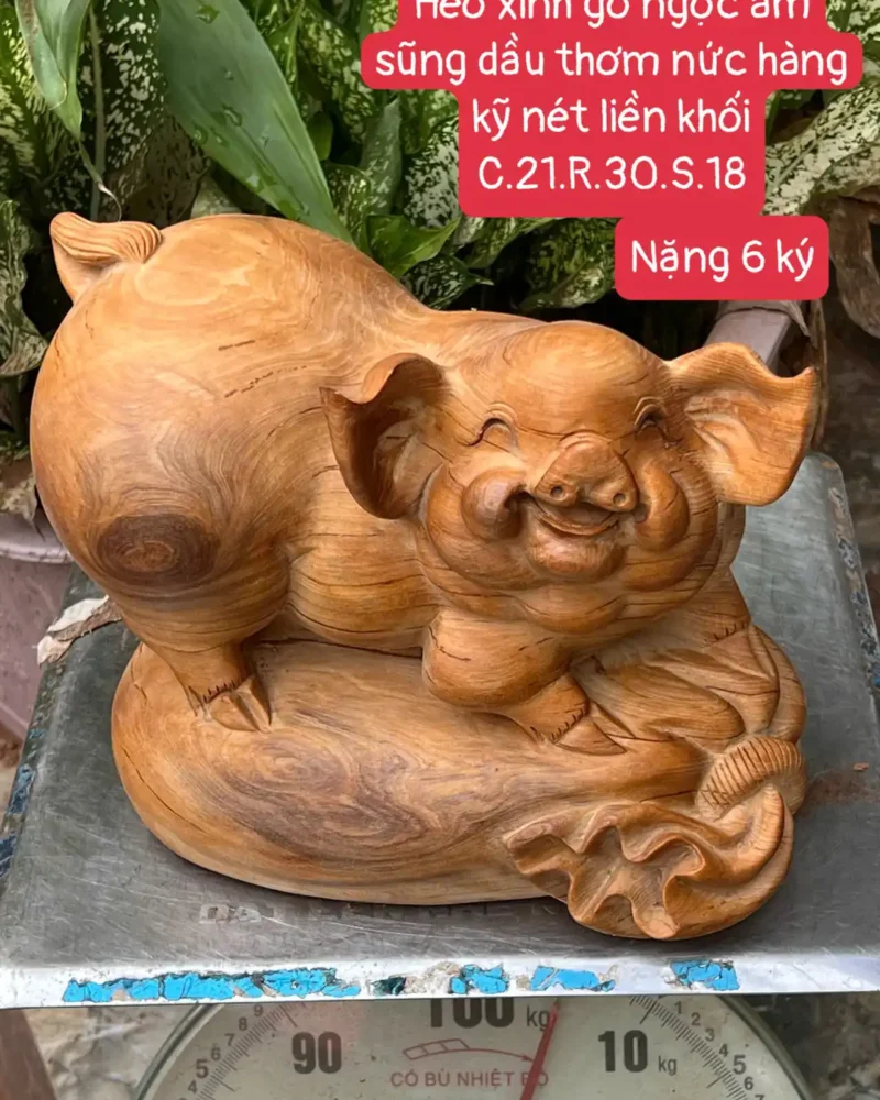 heo-xinh-go-G5950-1 Tượng Heo Xinh Gỗ Ngọc Am Thơm Nức Vân Đá Hàng Kỹ Nét Liền Khối G5950