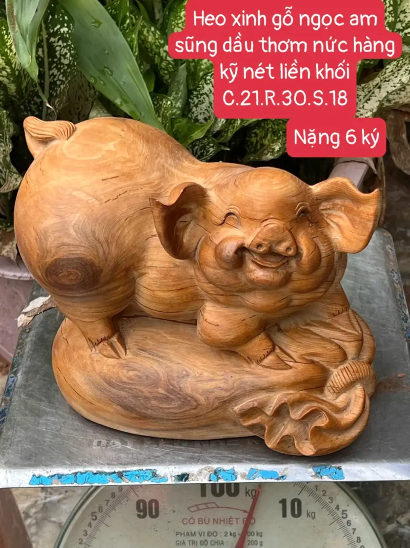 heo-xinh-go-G5950-1 Tượng Heo Xinh Gỗ Ngọc Am Thơm Nức Vân Đá Hàng Kỹ Nét Liền Khối G5950