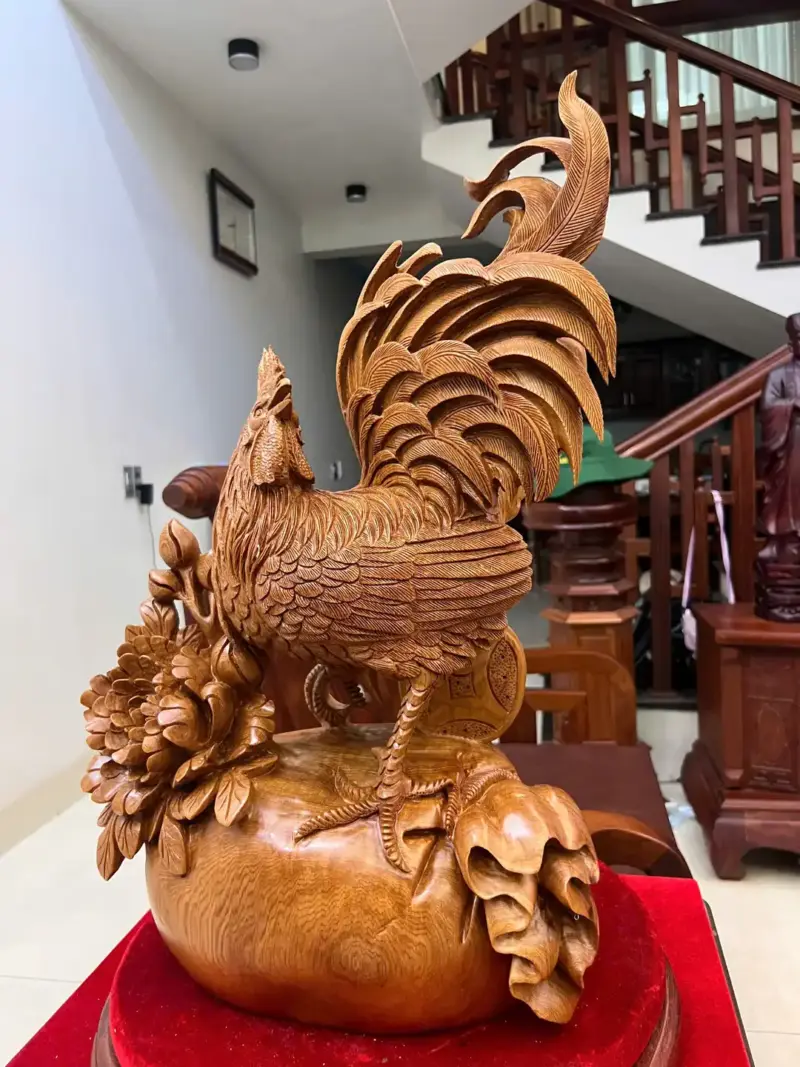 nhat-ke-ung-bao-tien-go-ngoc-am-G5083-3_Nhất Kê Đứng Bao Tiền Gỗ Ngọc Am Hàng Kỹ Liền Khối Giá 5 Triệu Kích Thước Cao 60cm, Ngang 37cm, Sâu 20cm Tượng Nhất Kê Đứng Bao Tiền Gỗ Ngọc Am Hàng Kỹ Liền Khối G5083