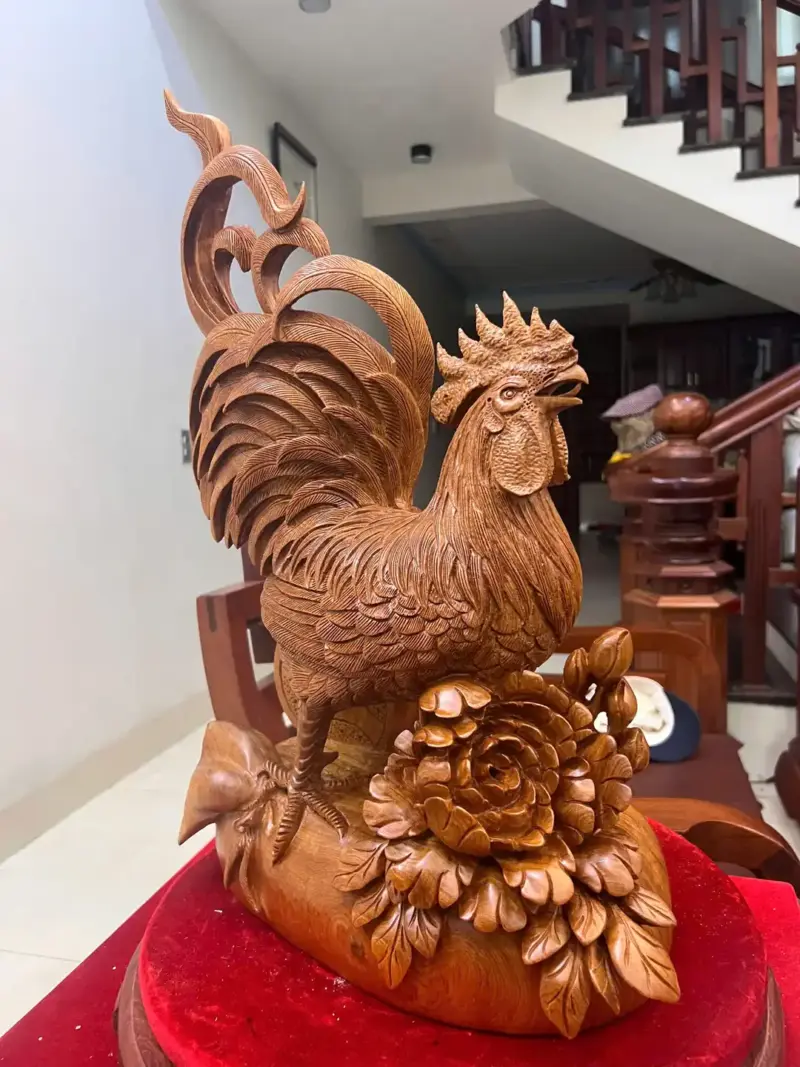 nhat-ke-ung-bao-tien-go-ngoc-am-G5135-3_Nhất Kê Đứng Bao Tiền Gỗ Ngọc Am Liền Khối Giá 4.500 Triệu Kích Thước Cao 58cm, Ngang 35cm, Sâu 19cm Tượng Nhất Kê Đứng Bao Tiền Gỗ Ngọc Am Liền Khối G5135
