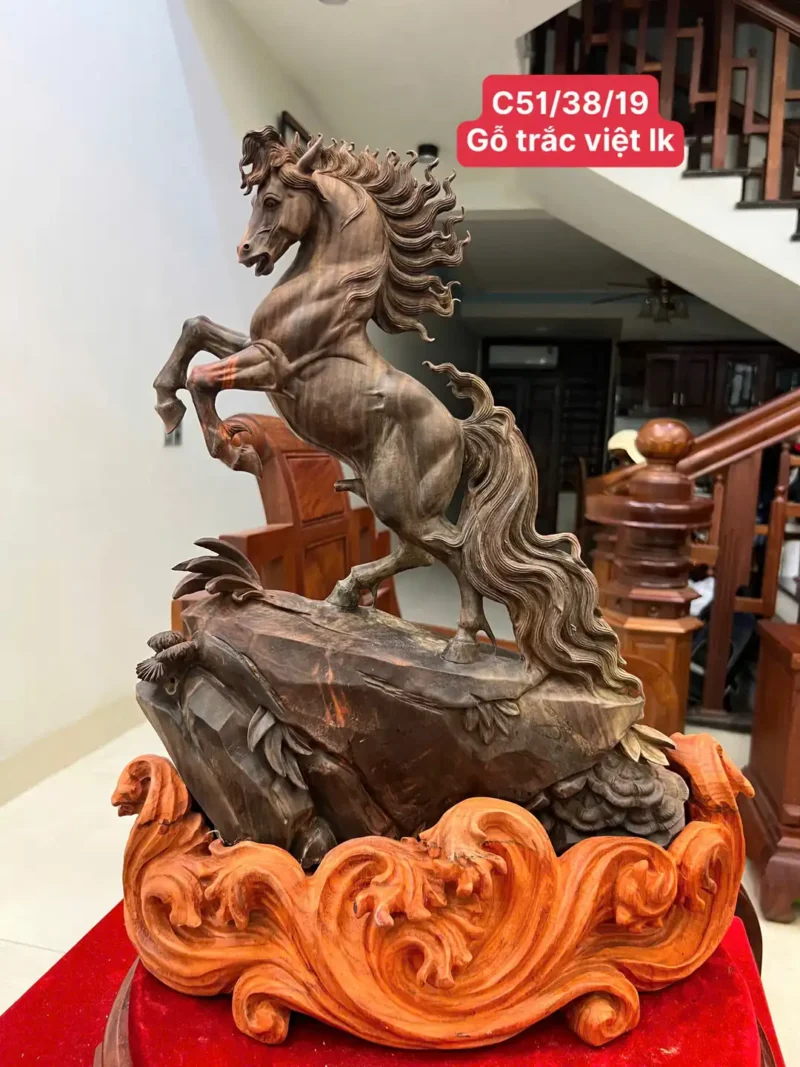 nhat-ma-go-G6021-1 Tượng Nhất Mã Gỗ Trắc Đen Liền Khối Đục Kỹ Có Sơn G6021
