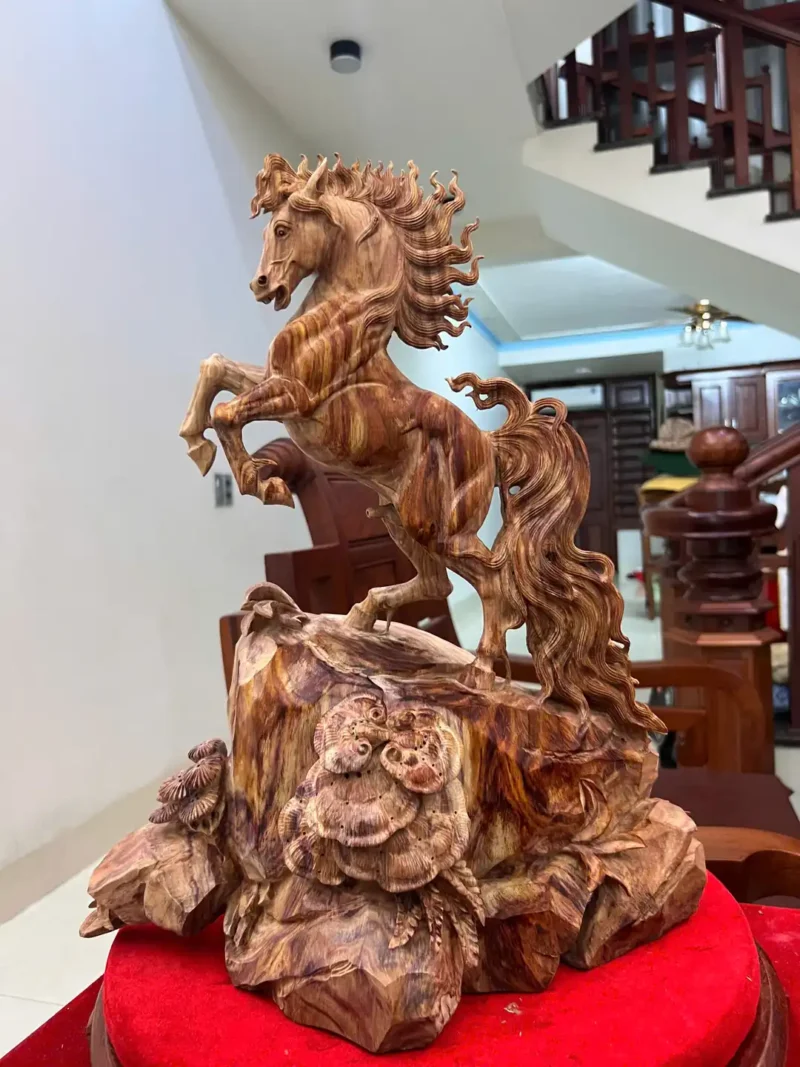 nhat-ma-phi-G6027-2 Tượng Nhất Mã Phi Thiên Gỗ Sưa Đỏ Hàng Kỹ Vân Đẹp Có Sơn G6027