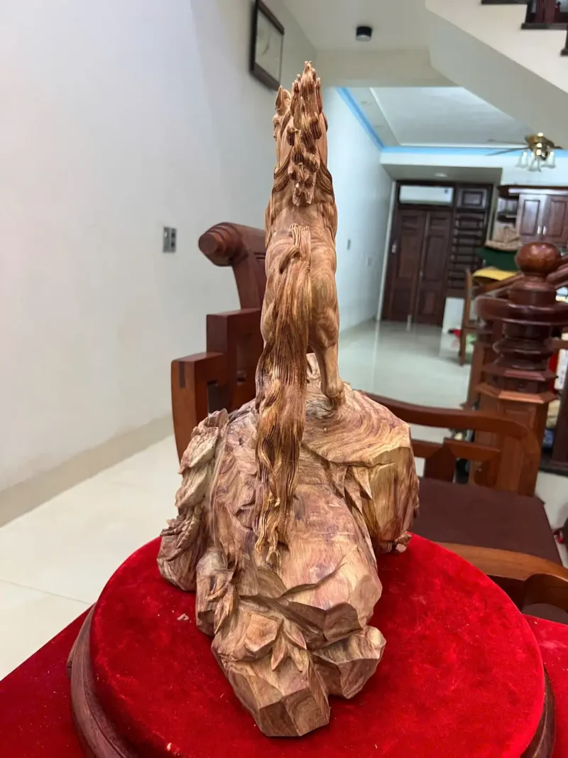 nhat-ma-phi-G6027-6 Tượng Nhất Mã Phi Thiên Gỗ Sưa Đỏ Hàng Kỹ Vân Đẹp Có Sơn G6027