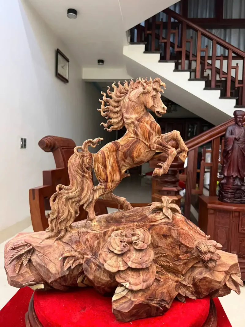 nhat-ma-phi-G6072-2 Tượng Nhất Mã Phi Thiên Gỗ Sưa Đỏ Đế To Đẹp Siêu Vân Có Sơn G6072