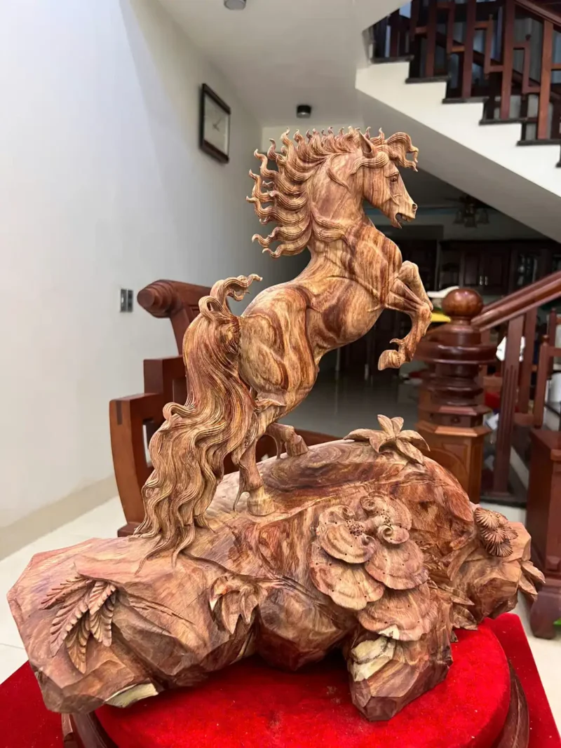 nhat-ma-phi-G6072-3 Tượng Nhất Mã Phi Thiên Gỗ Sưa Đỏ Đế To Đẹp Siêu Vân Có Sơn G6072