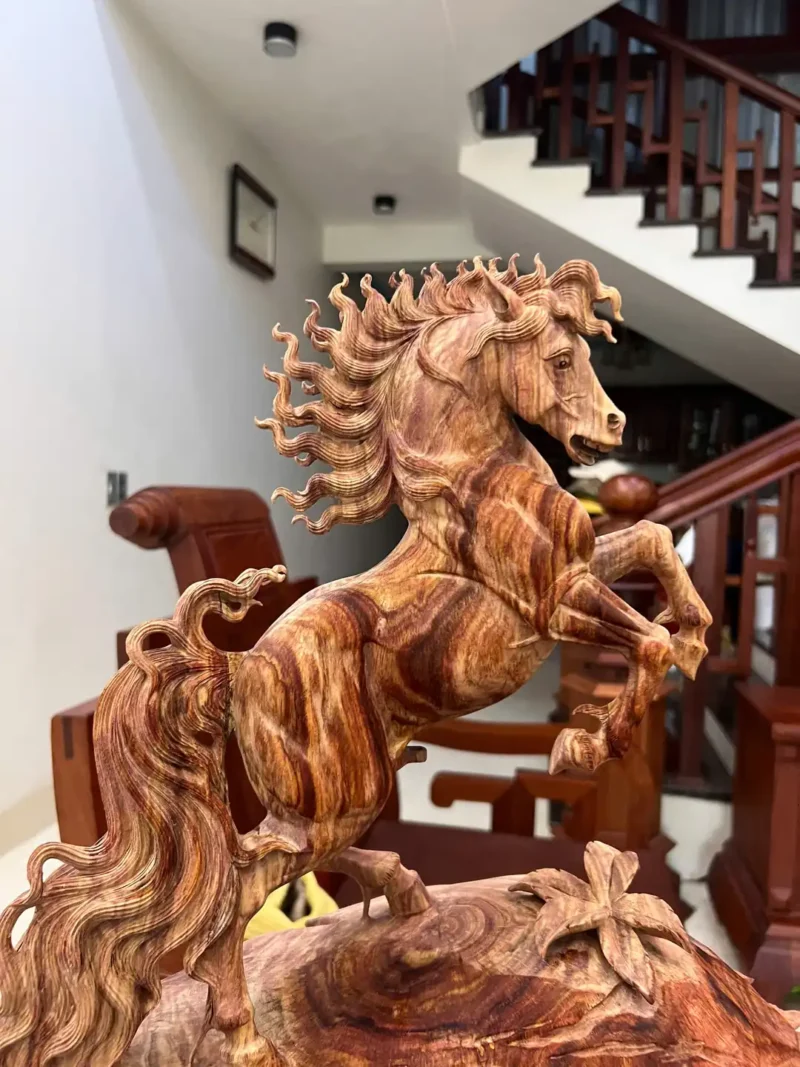 nhat-ma-phi-G6072-4 Tượng Nhất Mã Phi Thiên Gỗ Sưa Đỏ Đế To Đẹp Siêu Vân Có Sơn G6072