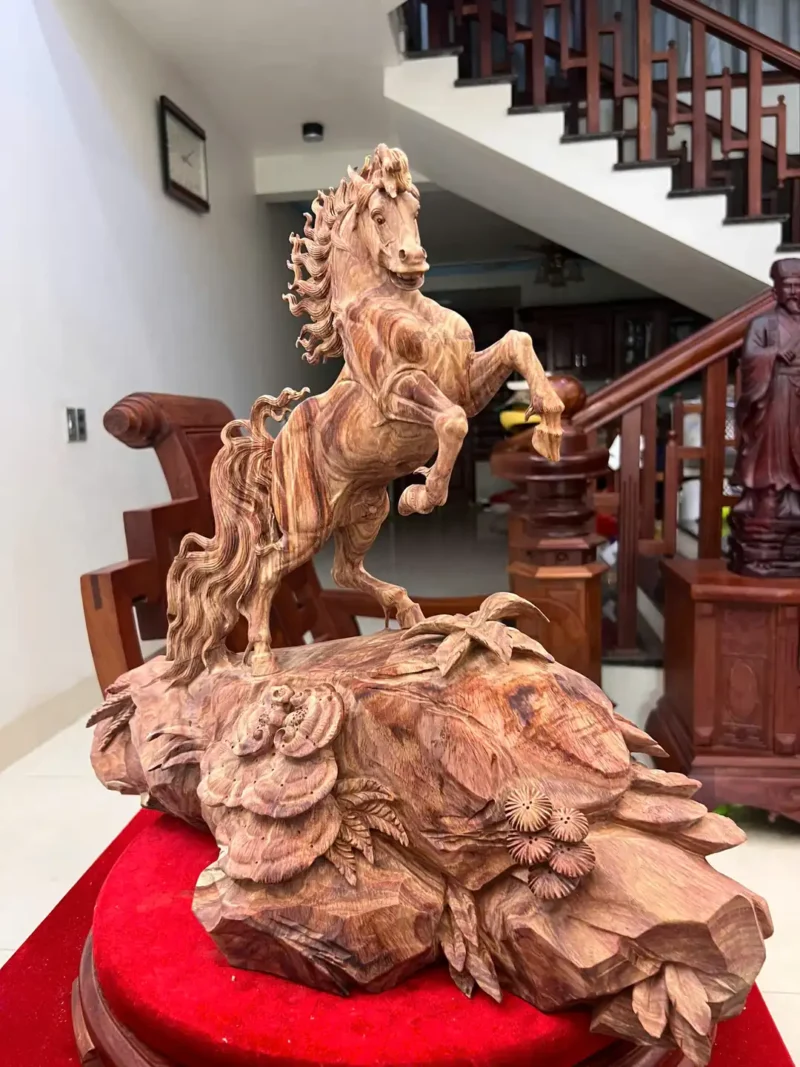 nhat-ma-phi-G6072-5 Tượng Nhất Mã Phi Thiên Gỗ Sưa Đỏ Đế To Đẹp Siêu Vân Có Sơn G6072