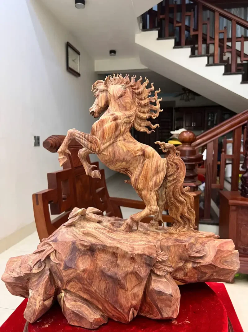 nhat-ma-phi-G6072-6 Tượng Nhất Mã Phi Thiên Gỗ Sưa Đỏ Đế To Đẹp Siêu Vân Có Sơn G6072