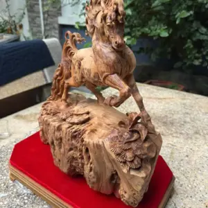 nhat-ma-thong-dong-go-nu-ngoc-G5343-5 Tượng Nhất Mã Thong Dong Gỗ Nu Ngọc Am Liền Khối Hàng Kỹ Nét Gai Nu Tự Nhiên G5343