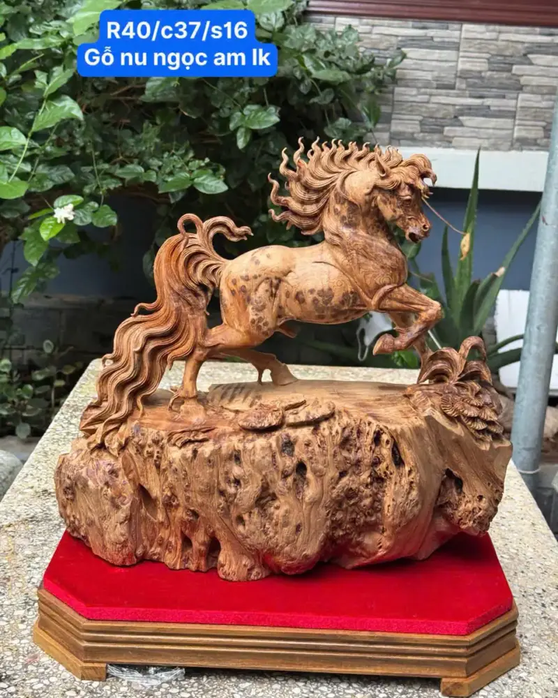 nhat-ma-thong-dong-go-nu-ngoc-G5780-1 Tượng Nhất Mã Thong Dong Gỗ Nu Ngọc Am Liền Khối Hàng Kỹ Nét Gai Nu Tự Nhiên G5780