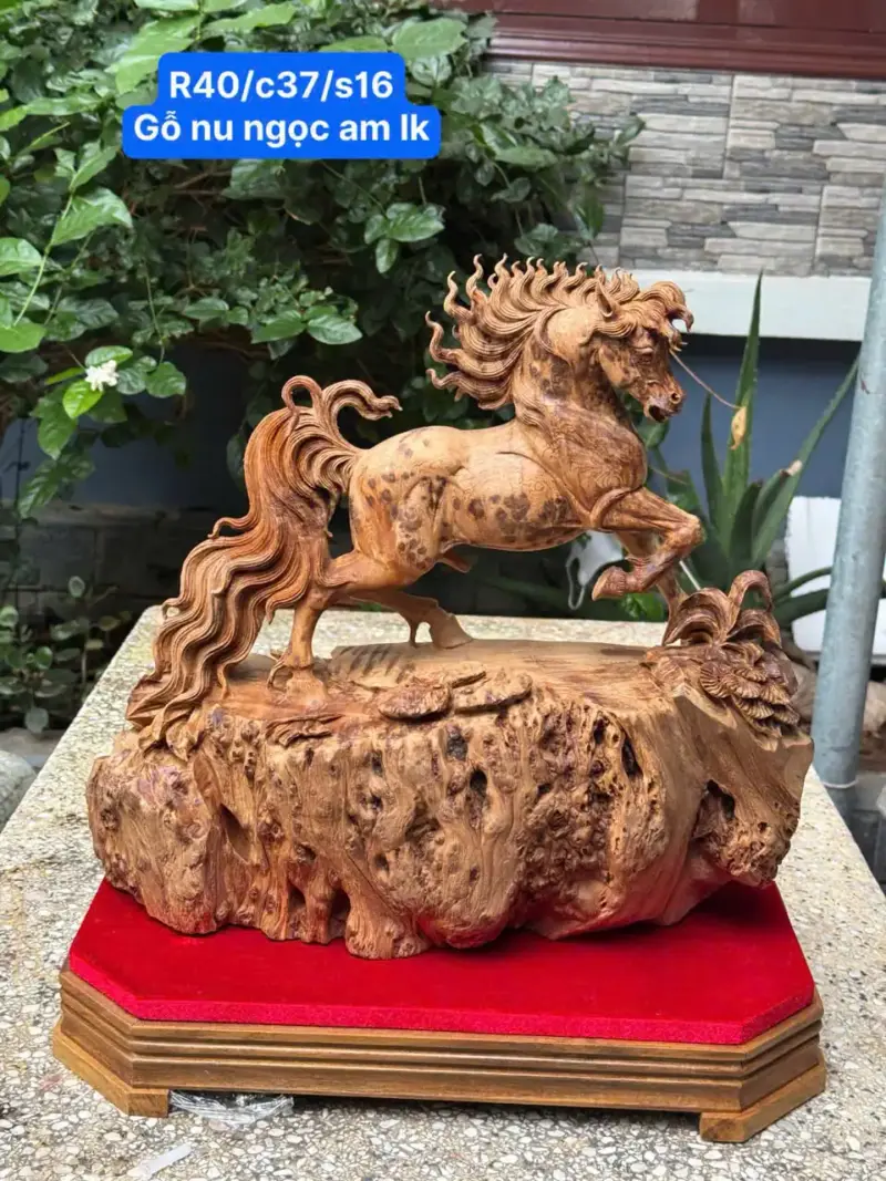 nhat-ma-thong-dong-go-nu-ngoc-G5780-1 Tượng Nhất Mã Thong Dong Gỗ Nu Ngọc Am Liền Khối Hàng Kỹ Nét Gai Nu Tự Nhiên G5780