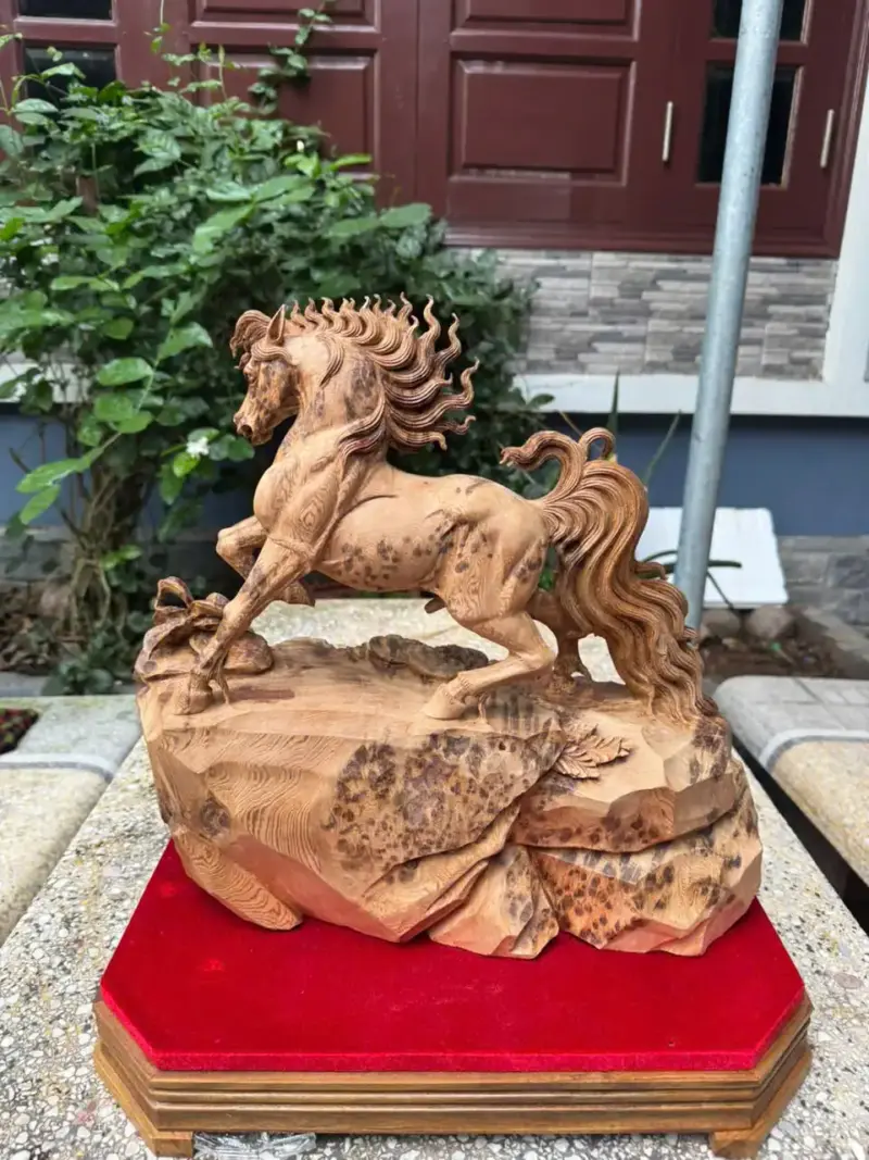 nhat-ma-thong-dong-go-nu-ngoc-G5780-6 Tượng Nhất Mã Thong Dong Gỗ Nu Ngọc Am Liền Khối Hàng Kỹ Nét Gai Nu Tự Nhiên G5780