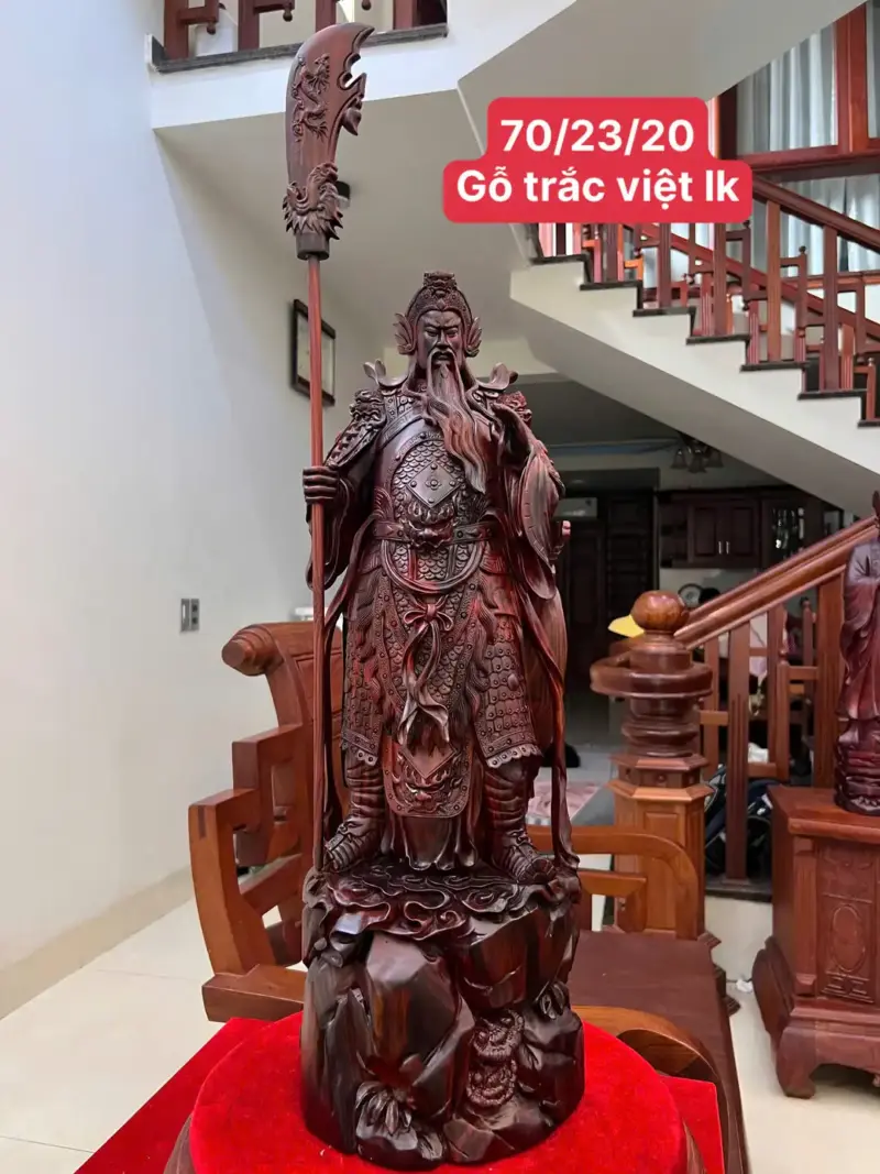 quan-cong-go-trac-viet-G5137-1_Quan Công Gỗ Trắc Việt Liền Khối Gỗ Đẹp Hàng Kỹ Đục Sắc Nét Giá 17 Triệu Kích Thước Cao 70cm, Ngang 23cm, Sâu 20cm Tượng Quan Công Gỗ Trắc Việt Liền Khối Gỗ Đẹp Hàng Kỹ Đục Sắc Nét G5137