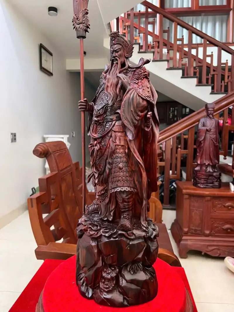 quan-cong-go-trac-viet-G5137-5_Quan Công Gỗ Trắc Việt Liền Khối Gỗ Đẹp Hàng Kỹ Đục Sắc Nét Giá 17 Triệu Kích Thước Cao 70cm, Ngang 23cm, Sâu 20cm Tượng Quan Công Gỗ Trắc Việt Liền Khối Gỗ Đẹp Hàng Kỹ Đục Sắc Nét G5137