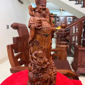 than-tai-go-sua-o-G5138-5_Thần Tài Gỗ Sưa Đỏ Liền Khối Giá 5 Triệu Kích Thước Cao 45cm, Ngang 15cm, Sâu 13cm Tượng Thần Tài Gỗ Sưa Đỏ Liền Khối G5138