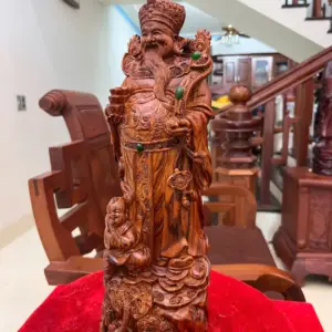 than-tai-go-sua-o-G5138-6_Thần Tài Gỗ Sưa Đỏ Liền Khối Giá 5 Triệu Kích Thước Cao 45cm, Ngang 15cm, Sâu 13cm Tượng Thần Tài Gỗ Sưa Đỏ Liền Khối G5138