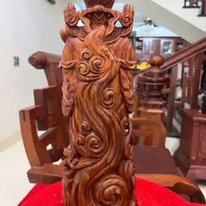than-tai-go-sua-o-G5138-7_Thần Tài Gỗ Sưa Đỏ Liền Khối Giá 5 Triệu Kích Thước Cao 45cm, Ngang 15cm, Sâu 13cm Tượng Thần Tài Gỗ Sưa Đỏ Liền Khối G5138