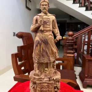 tran-quoc-tuan-G5525-1 Tượng Trần Quốc Tuấn Gỗ Sưa Bắc Vân Tím Lịm Có Sơn G5525